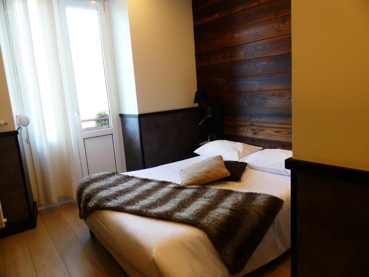 ג'רארדמר Logis Hotel Des Bains מראה חיצוני תמונה