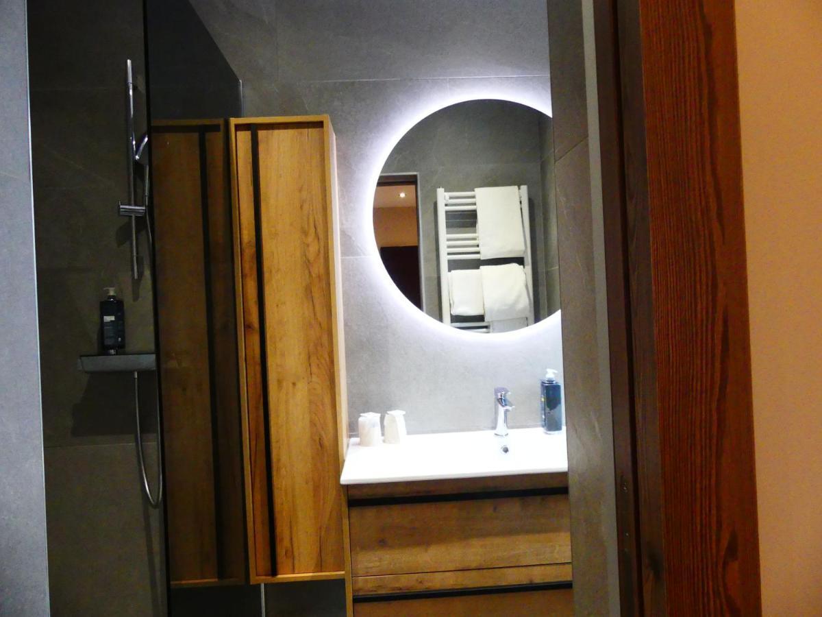 ג'רארדמר Logis Hotel Des Bains מראה חיצוני תמונה