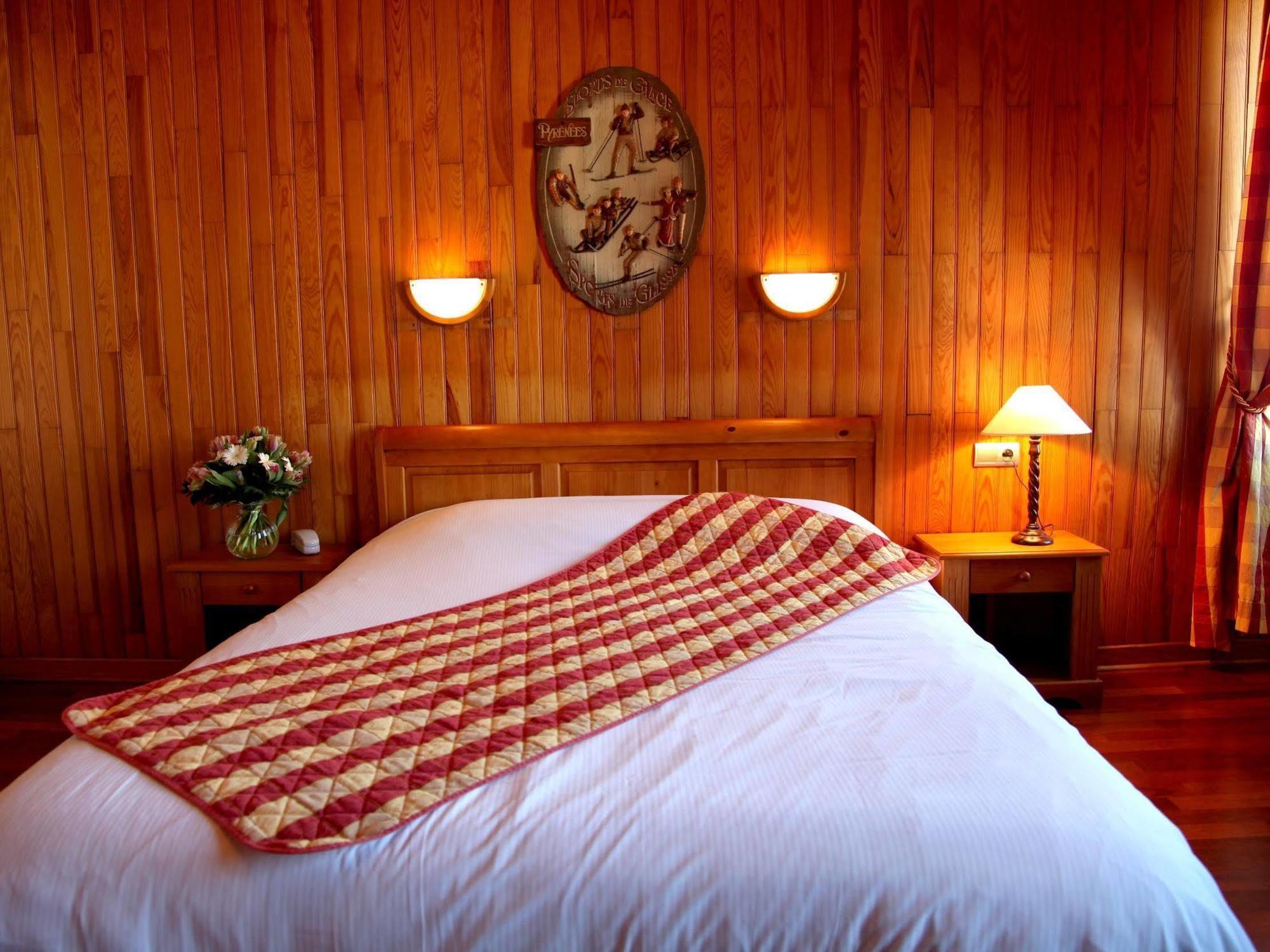 ג'רארדמר Logis Hotel Des Bains מראה חיצוני תמונה