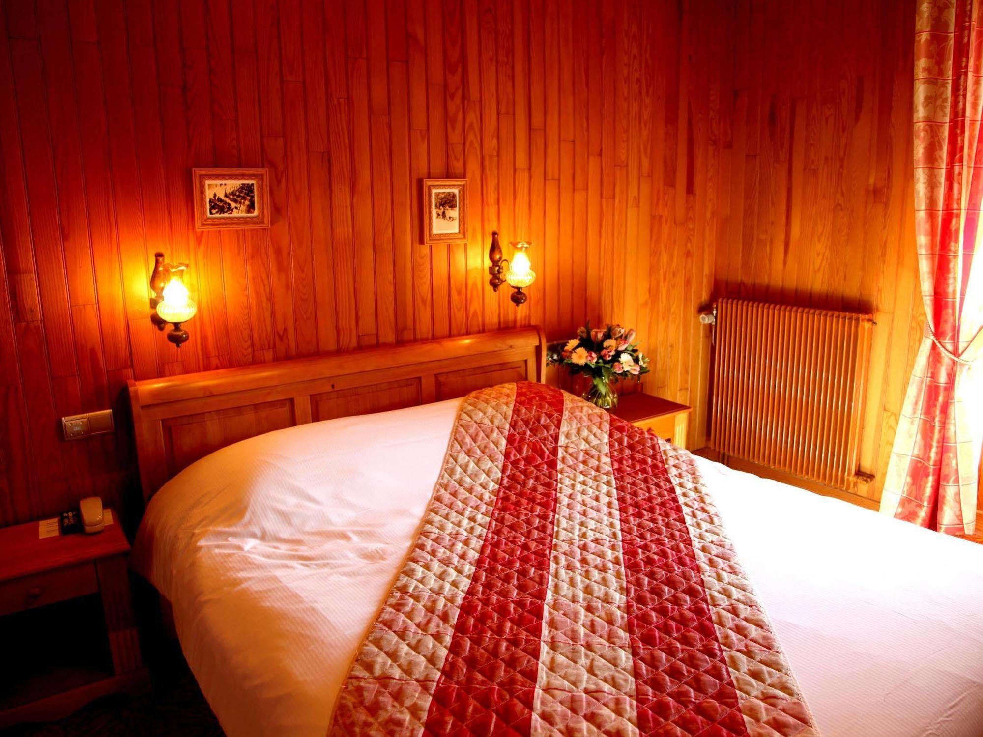 ג'רארדמר Logis Hotel Des Bains מראה חיצוני תמונה