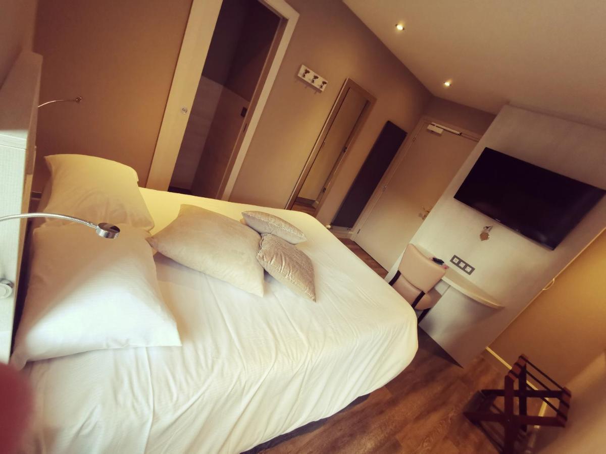 ג'רארדמר Logis Hotel Des Bains מראה חיצוני תמונה